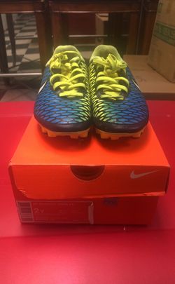 JR MAGISTA ONDO FG NIKE SOCCER CLEATS 2Y