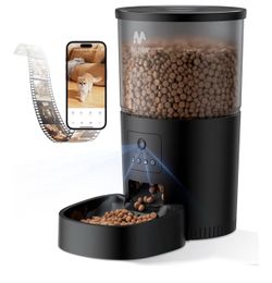 Automatic pet feeder with camera