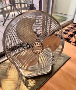 Lakewood Chrome Metal Floor Fan