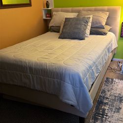 Full Size Quality mattress With Platform And Headboard 