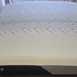 Nectar Luxe Hybrid King Mattress with NectarCool Technology, Like New