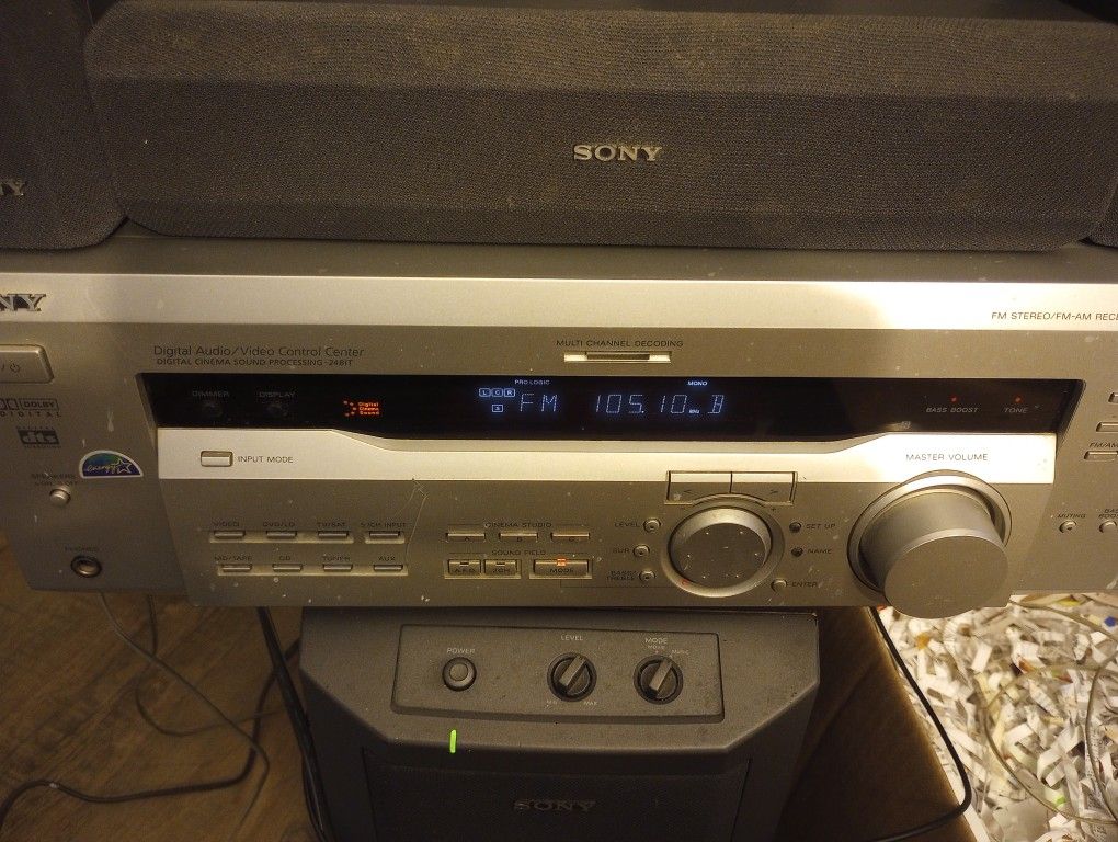 Receiver FM stereo/AM with 5 speakers + Subwoofer. Works, great sound!
