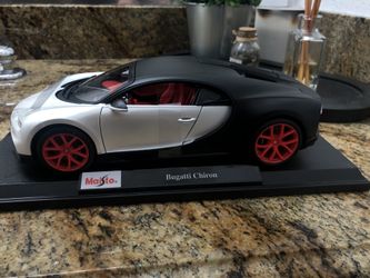 Maisto Bugatti Chiron (white and red)