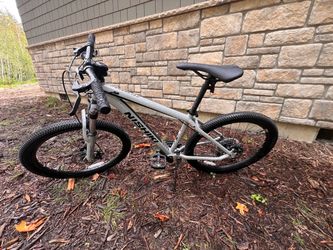 Nishiki Colorado 24” Youth Mountain Bike in Gray/Black.