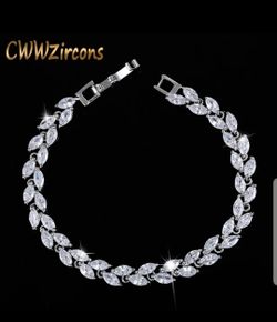New Trendy 2019 Cubic Zirconia Jewelry Silver Color Leaf Charm CZ Crystal Female Bracelets Bangles for Women