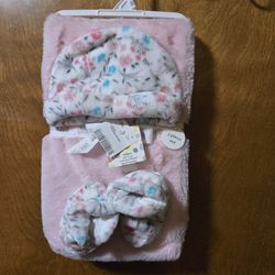 NEW w/tags Baby Girl Pink 3 pc set: Blanket, Hat, and Booties. Very Soft One size