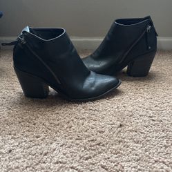 Black boot heals