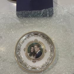 Royal Worcester Fine Bone China Collectable Dish William & Kate By William Edwards 