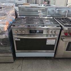 Frigidaire
Gallery 36 in. 6-Burner Slide-In Gas Range in Stainless Steel with Total Convection and Air Fry