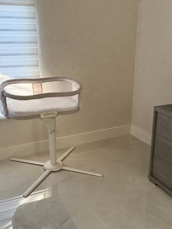 HALO Bassinet – Like New – $150