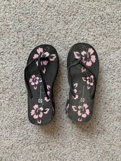 Heeled sandals size 7 (like new)