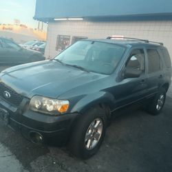 2005 Ford Escape 