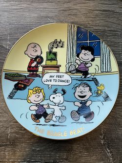 Danbury Mint Peanuts collector plate “Magical Moments" collection "The Beagle Beat!"