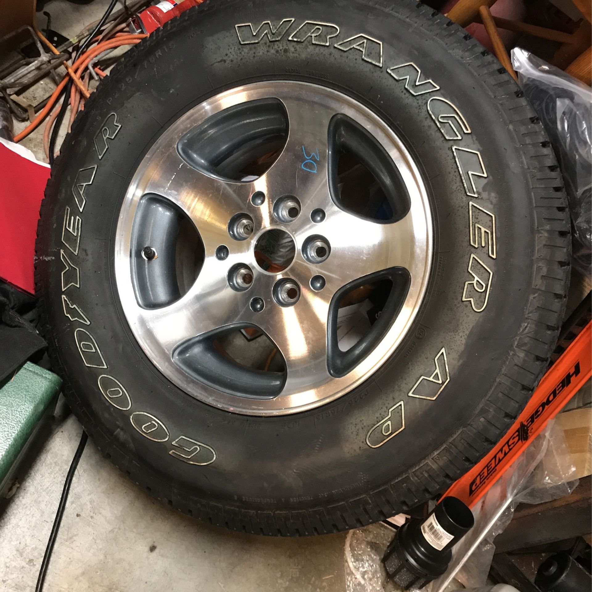 New jeep grand Cherokee wheel and tire