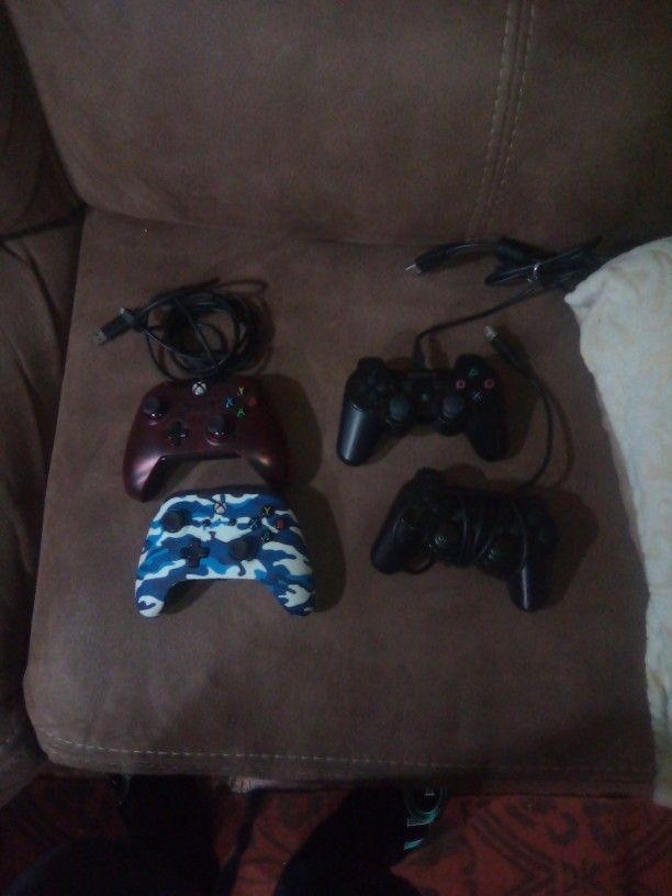 Xbox One And PS3 Controllers