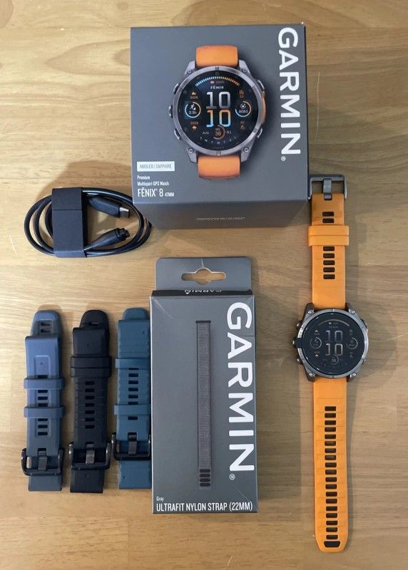 Garmin fenix 8 47 mm AMOLED Sapphire Titanium Smartwatch/4 Extra Garmin Bands