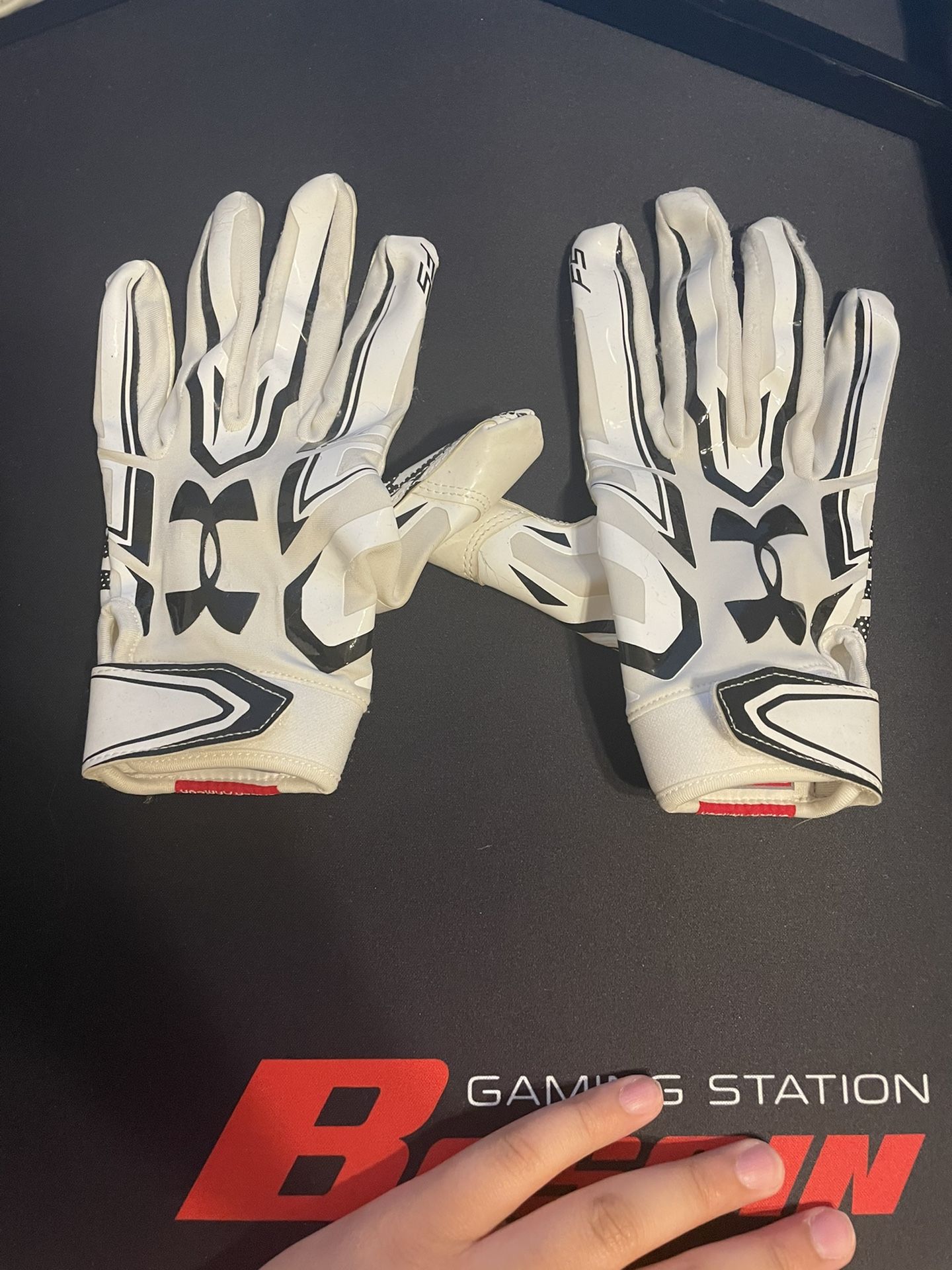 Under Armor Football/baseball Gloves