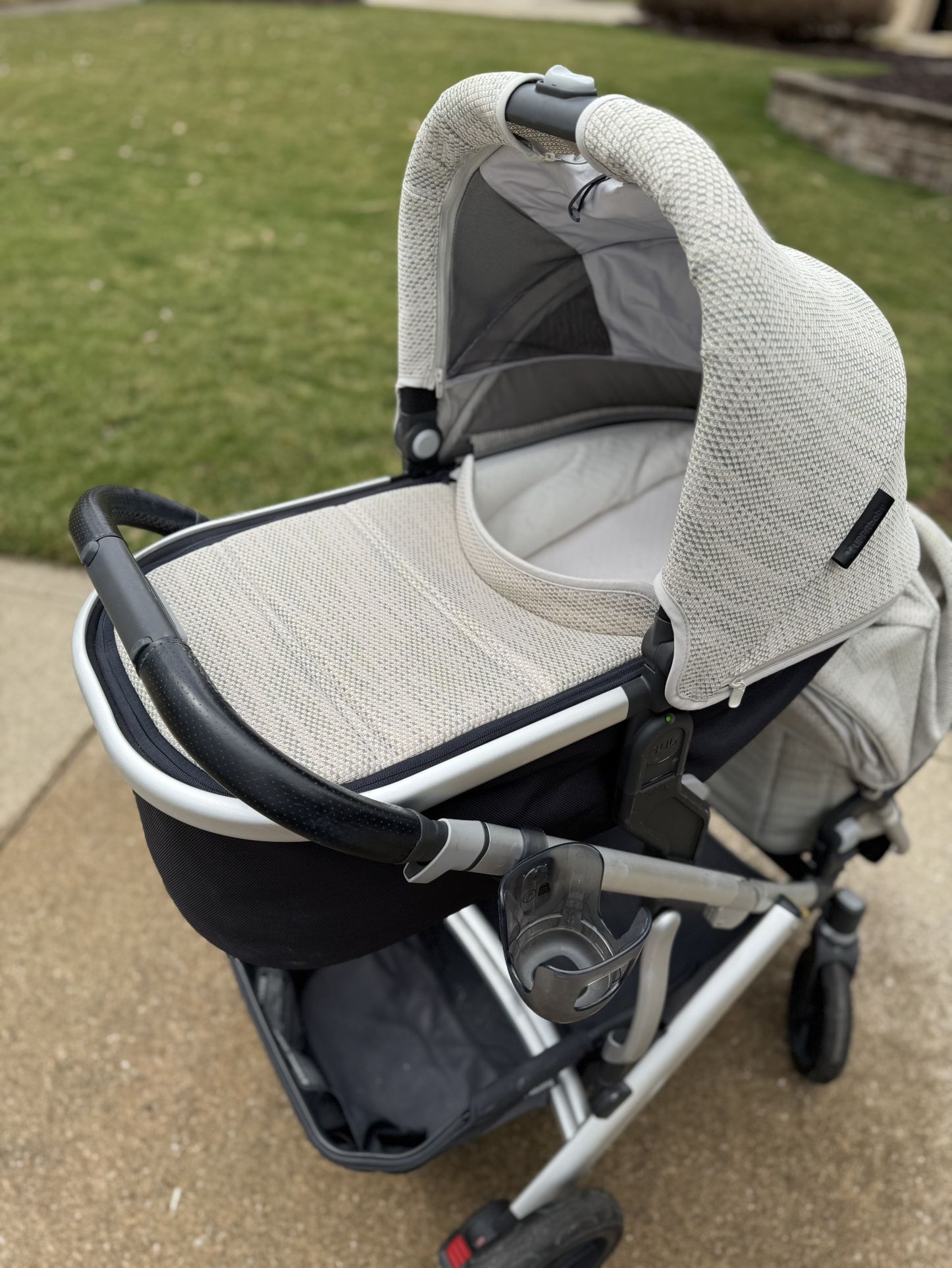 Uppababy Vista V2 - Sierra Dune (Bassinet Included)