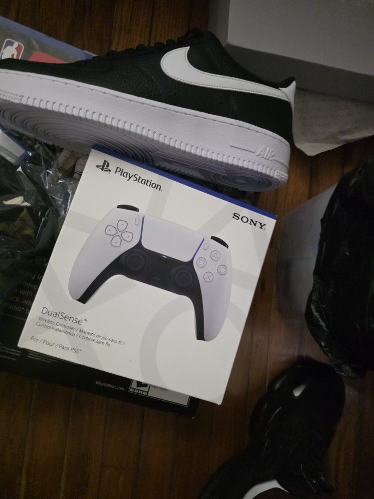 PS5 DIGITAL VERSION WITH ACCESSORIES + CALL OF DUTY DISC GAME 