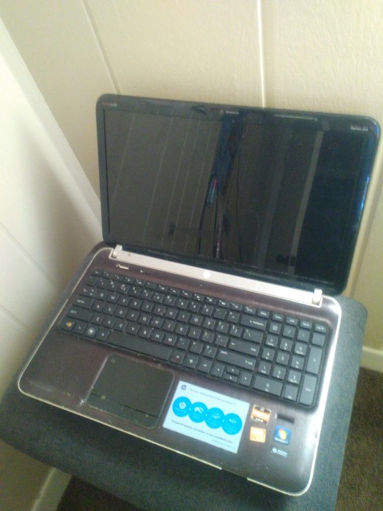HP Laptop Only $16 (I Don't Know If It Works And I Don't Have The Charger)