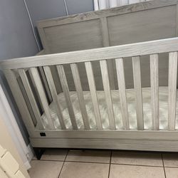 Crib/Toddler Bed 