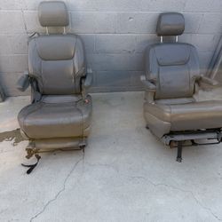 Toyota Sienna 2nd Row Leather Seat 