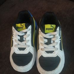 Toddler puma slip on sneakers US 6C