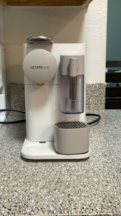 Nespresso Lattissima One coffee maker by De'Longhi