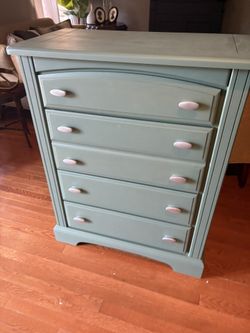 4-Drawer Solid Wooden Dresser - Free Delivery!