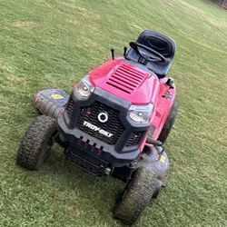 2020 Troybilt Bronco 19HP 42” Lawn tractor Only 30hours 