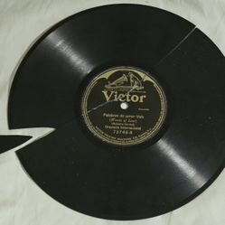1930's Victor 10" 78 RPM Shellac Record (Catalog 73746) *Broken*
