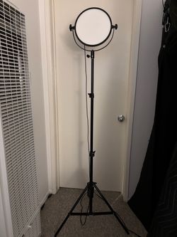 Self Tape Neewer Light & Stand