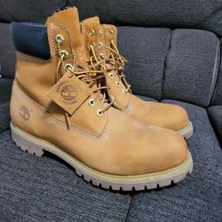Selling my timberland boots for $75 Like New