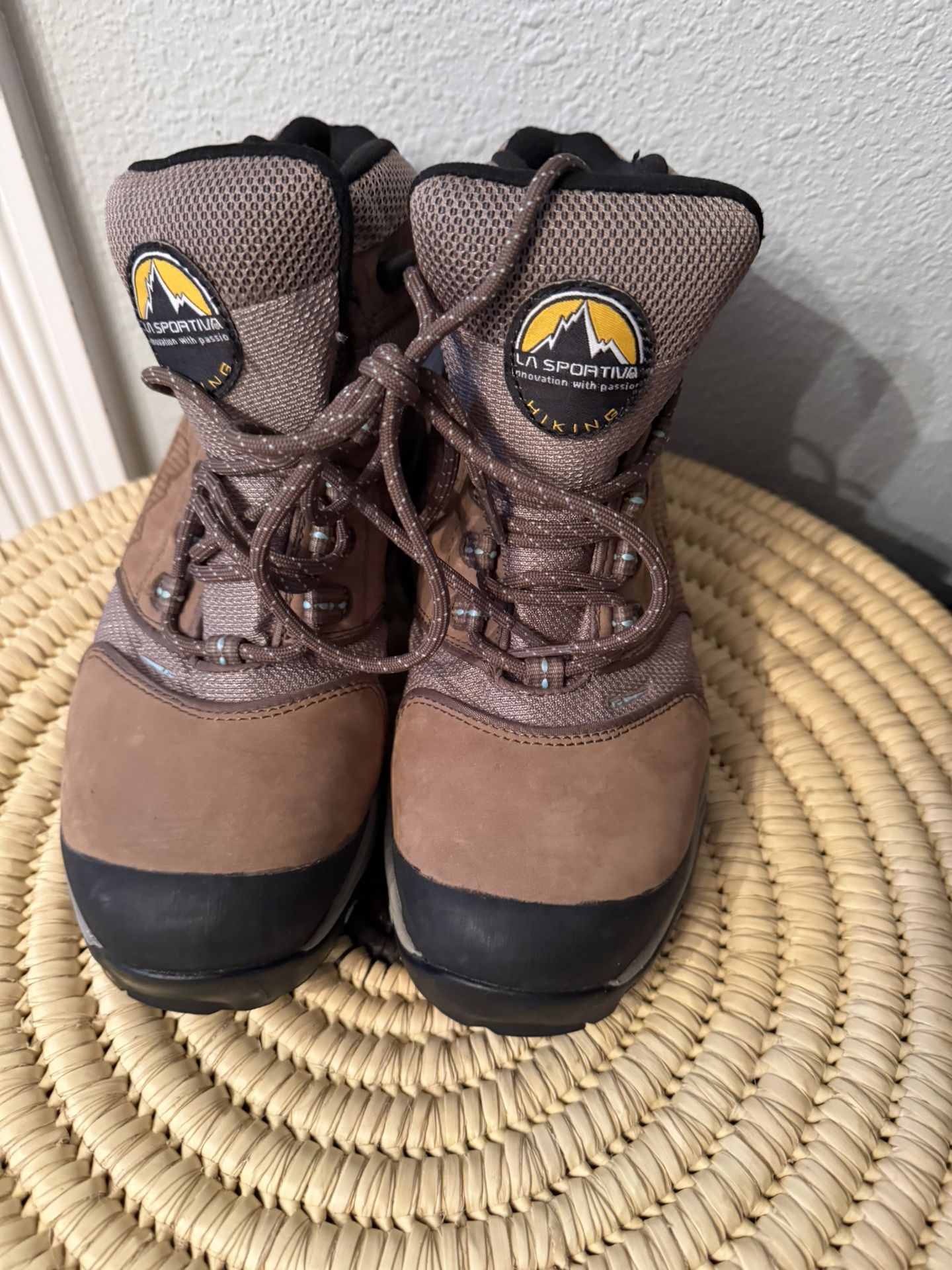 Gore-Tex La Sportiva Women’s Hiking Boot.  Size 8,5 Like New