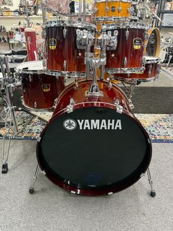 Yamaha Stage Custom Advantage Drum Set