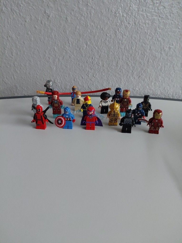 17 Lego Marvel Minifigures
