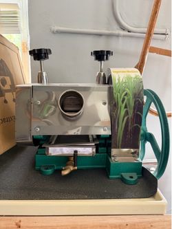 Sugar cane juicer