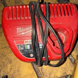 M12 Charger