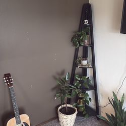 Black corner shelving piece