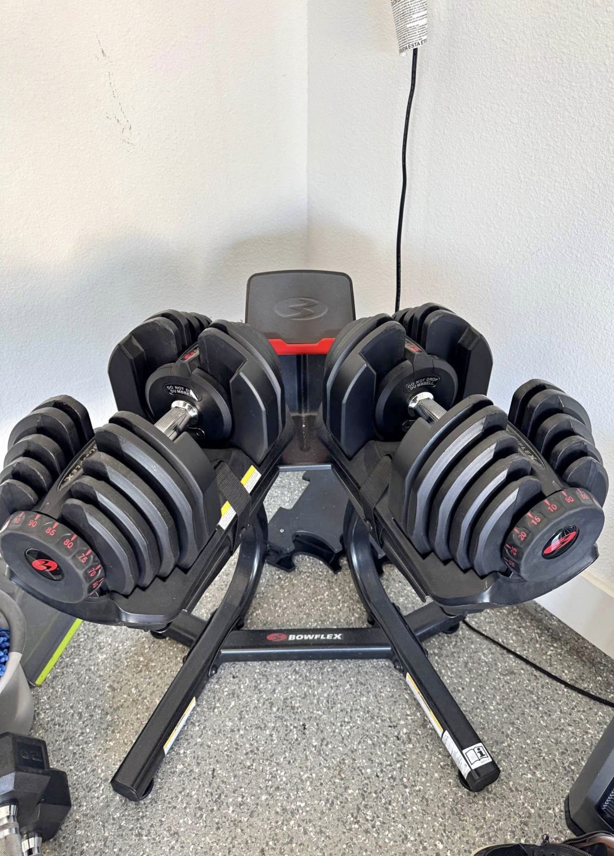 Bowflex SelectTech 1090 (10lb-90lb) Adjustable Dumbbells with Heavy Duty Stand