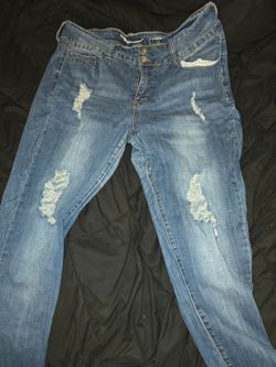 Skinny jeans w/rips midrise