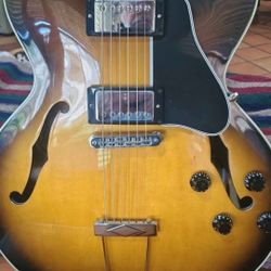 Gibson Es135 