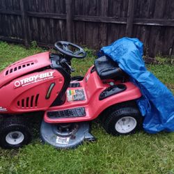 Troy Built Riding Lawnmower V Twin 21 Horse 