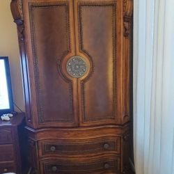 Wood armoire 