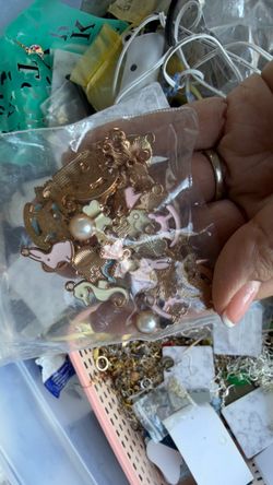 Mixed Gold-Tone Enamel Charms Pack