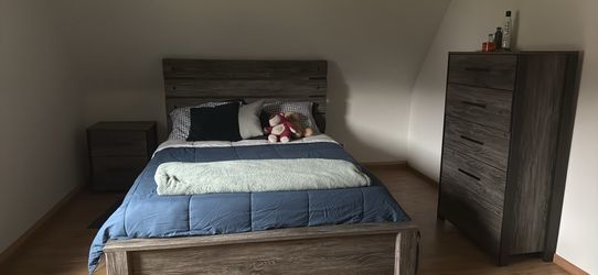 Queen bedroom set