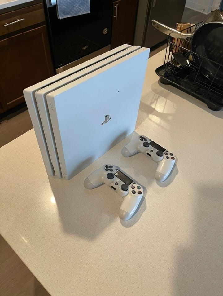 Ps4 Pro White With Controllers Games