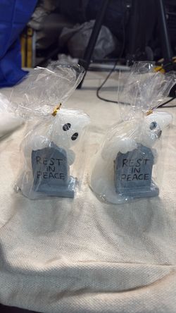 2 new rest in peace Halloween 👻 candles