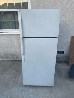 Delivery Available / GE medium size fridge