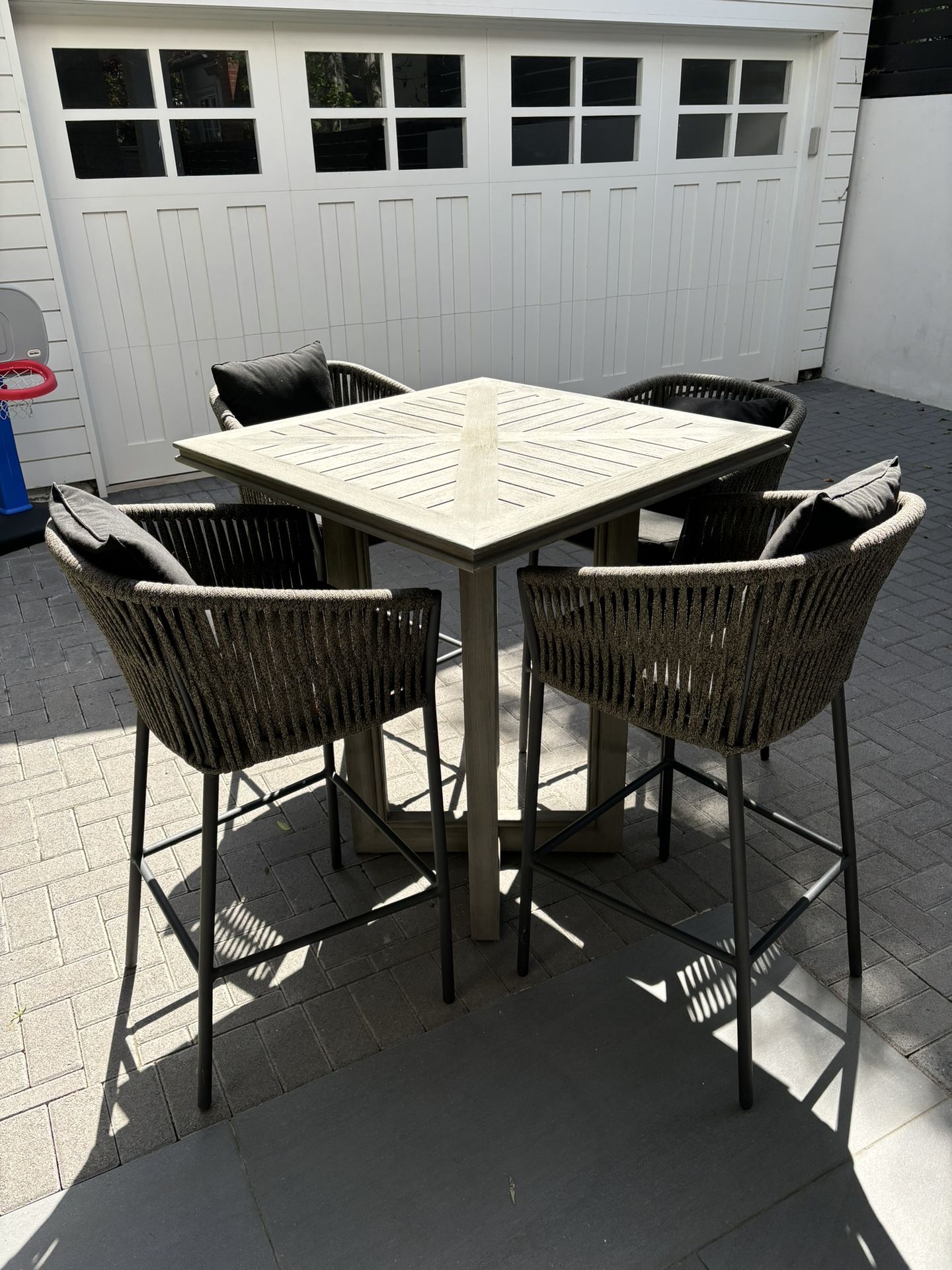 Outdoor Hightop Table And Chairs